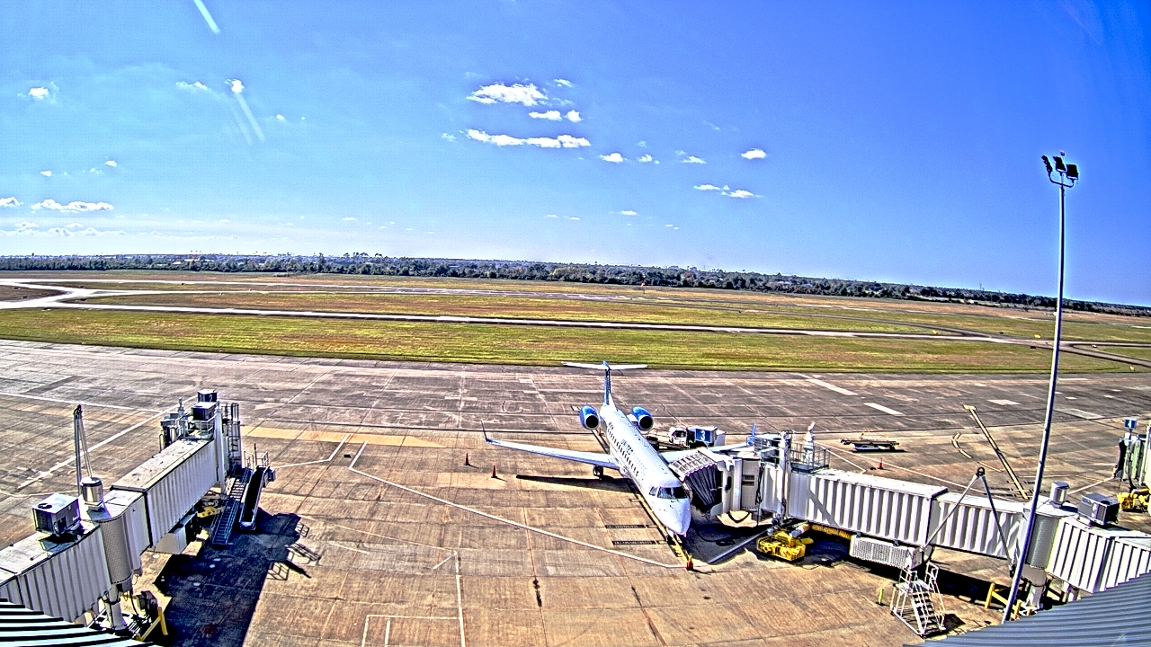 Thumbnail for current weather camera view from Lake Charles Rgnl Arpt terminal bldg in Lake Charles, Louisiana