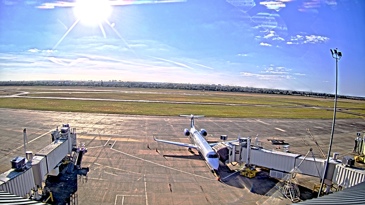 Thumbnail for current weather camera view from Lake Charles Rgnl Arpt terminal bldg in Lake Charles, Louisiana