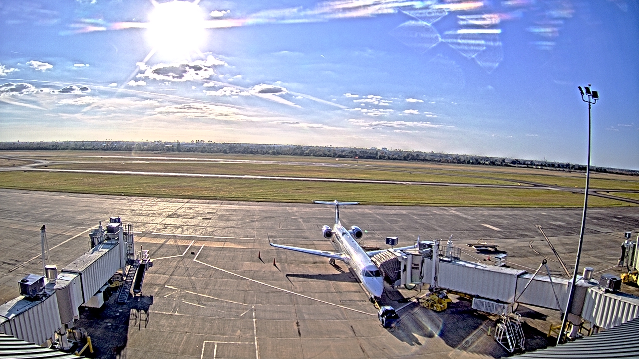 Thumbnail for current weather camera view from Lake Charles Rgnl Arpt terminal bldg in Lake Charles, Louisiana