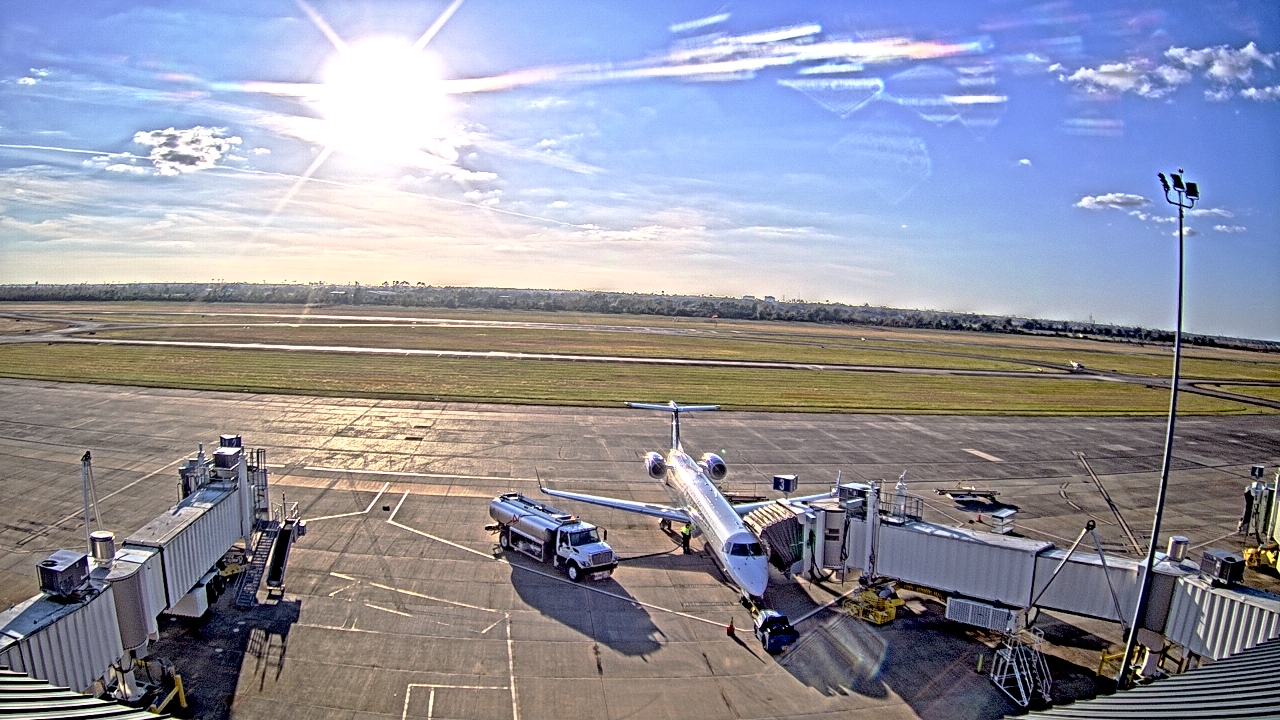Thumbnail for current weather camera view from Lake Charles Rgnl Arpt terminal bldg in Lake Charles, Louisiana