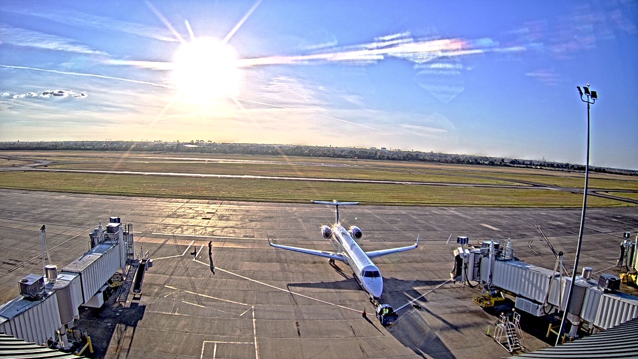 Thumbnail for current weather camera view from Lake Charles Rgnl Arpt terminal bldg in Lake Charles, Louisiana