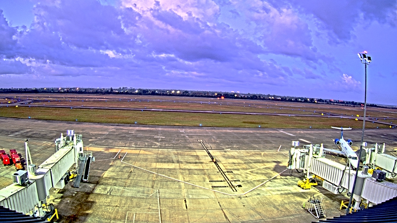 Thumbnail for current weather camera view from Lake Charles Rgnl Arpt terminal bldg in Lake Charles, Louisiana