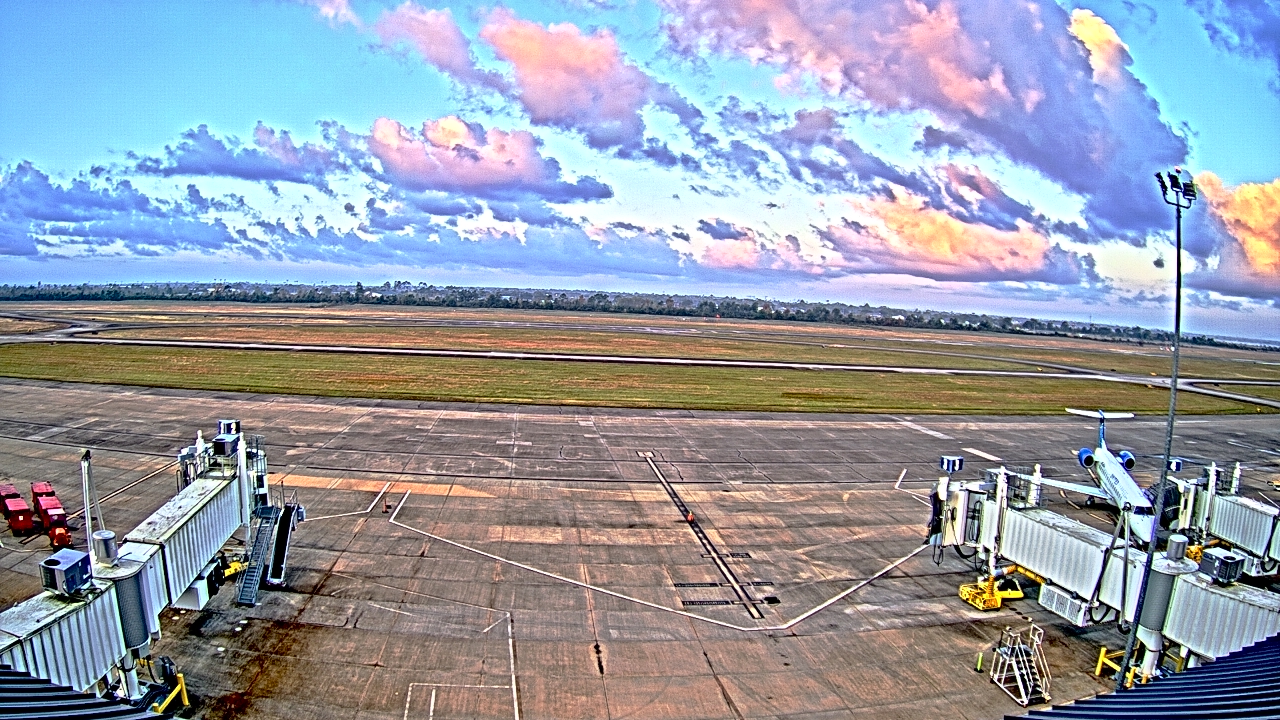 Thumbnail for current weather camera view from Lake Charles Rgnl Arpt terminal bldg in Lake Charles, Louisiana