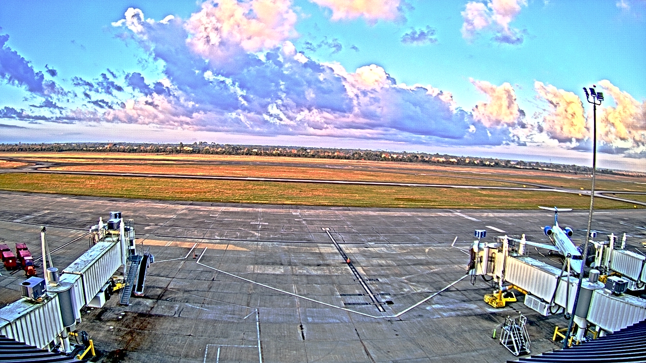 Thumbnail for current weather camera view from Lake Charles Rgnl Arpt terminal bldg in Lake Charles, Louisiana