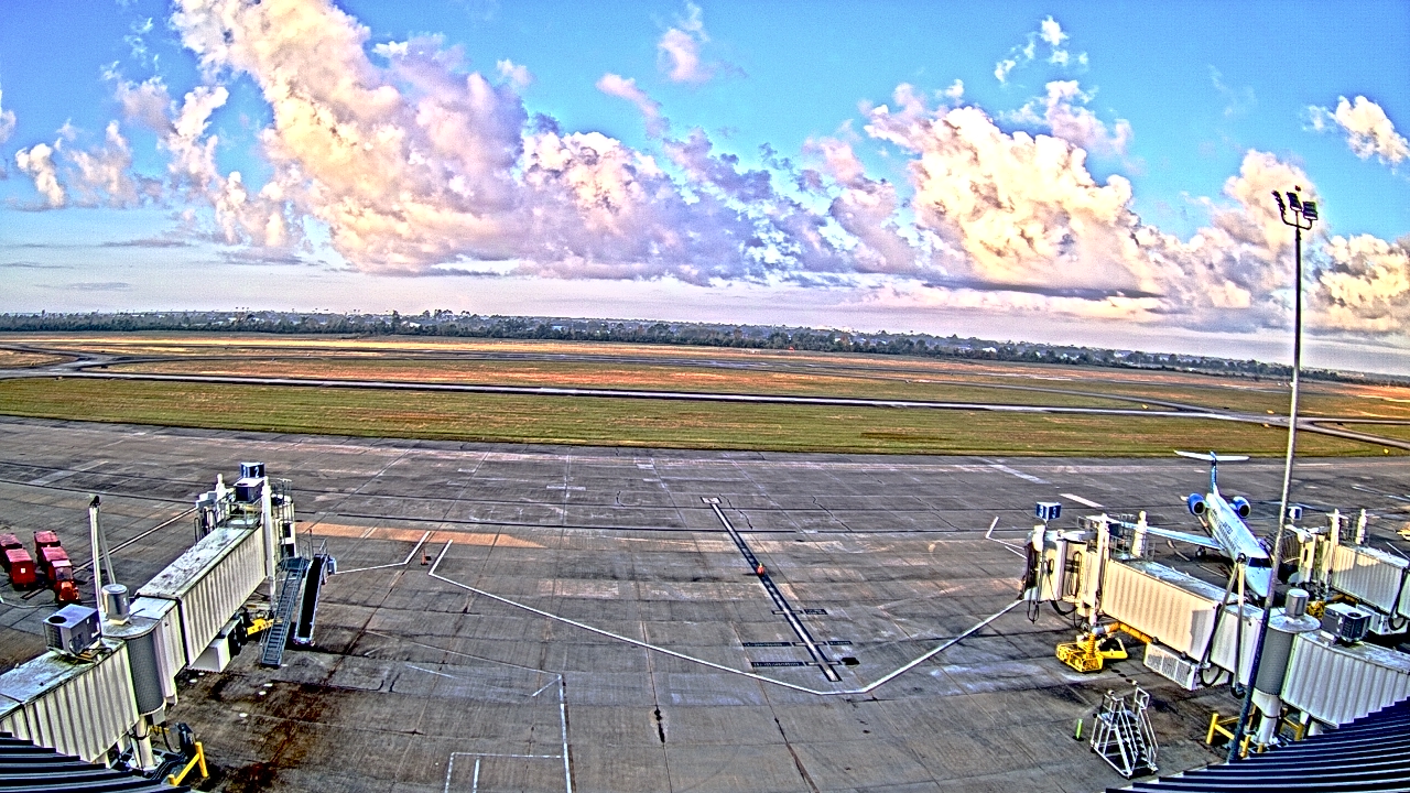 Thumbnail for current weather camera view from Lake Charles Rgnl Arpt terminal bldg in Lake Charles, Louisiana