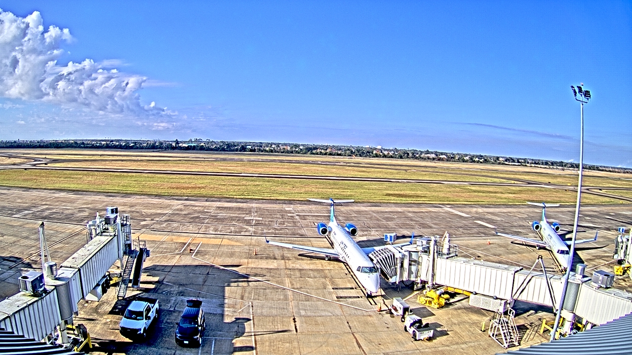 Thumbnail for current weather camera view from Lake Charles Rgnl Arpt terminal bldg in Lake Charles, Louisiana