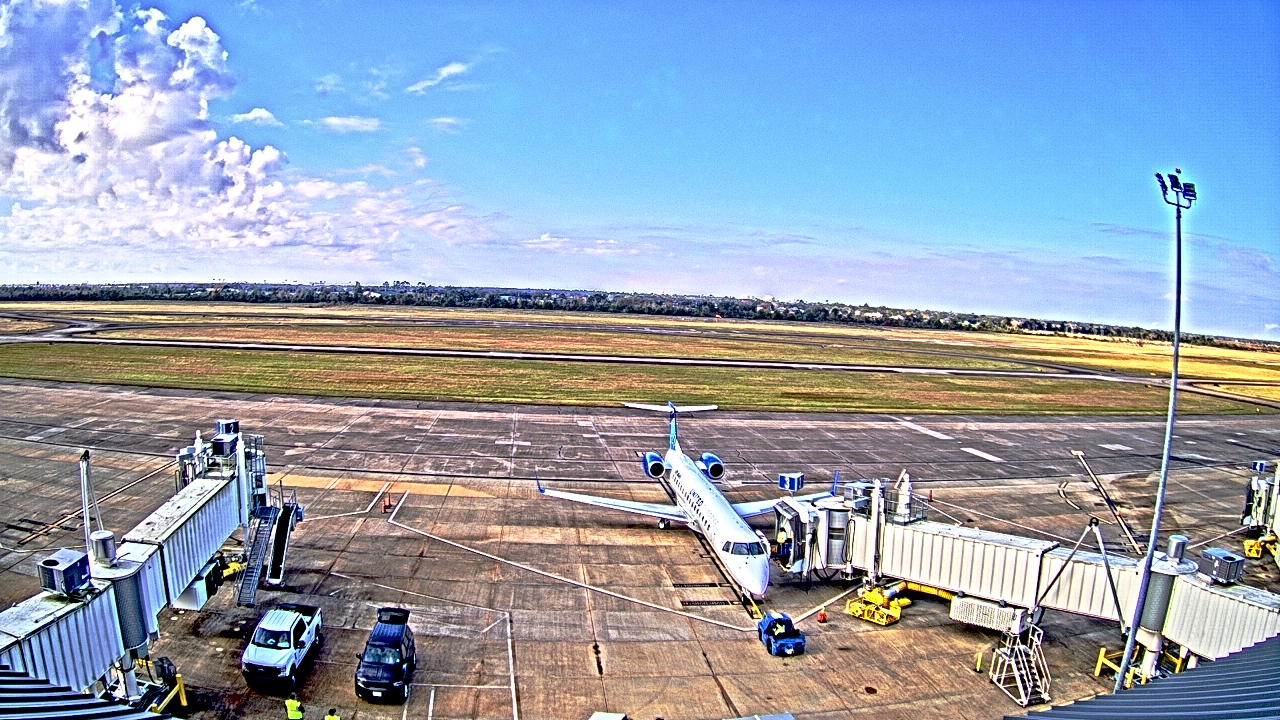 Thumbnail for current weather camera view from Lake Charles Rgnl Arpt terminal bldg in Lake Charles, Louisiana