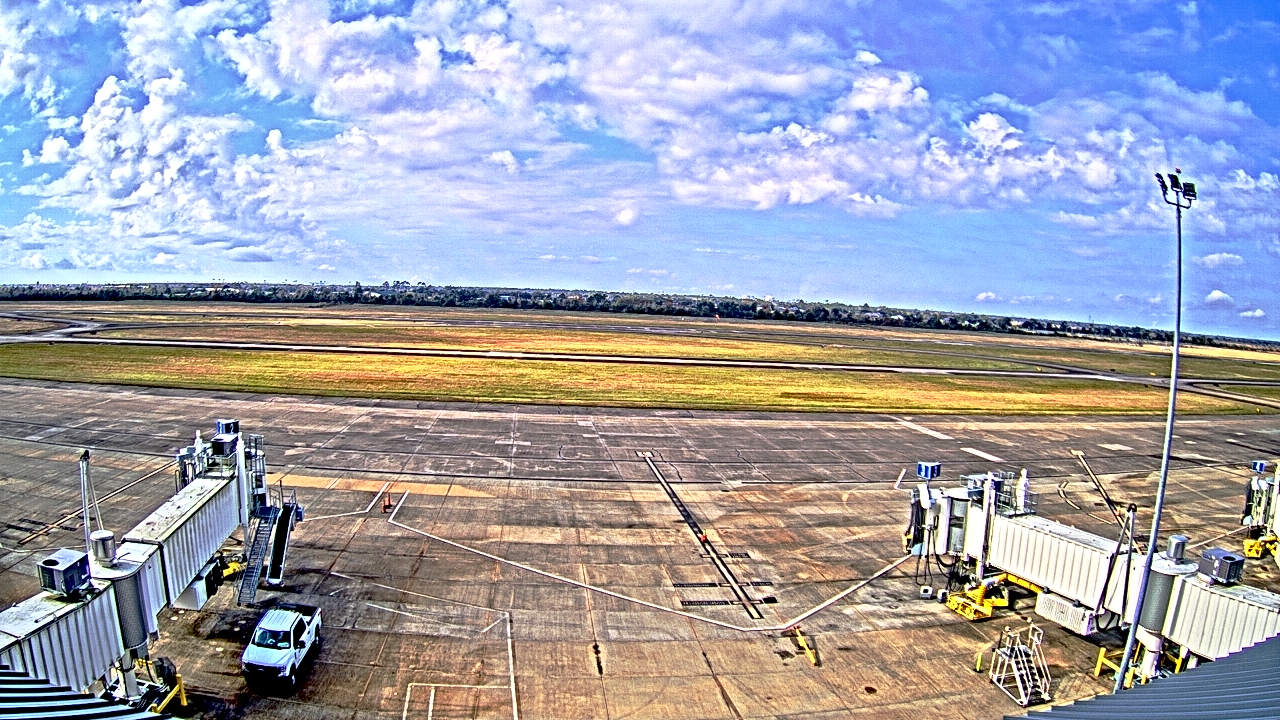 Thumbnail for current weather camera view from Lake Charles Rgnl Arpt terminal bldg in Lake Charles, Louisiana