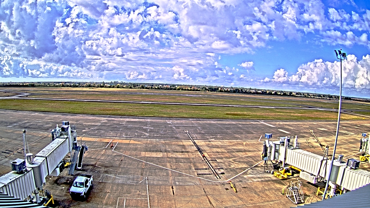 Thumbnail for current weather camera view from Lake Charles Rgnl Arpt terminal bldg in Lake Charles, Louisiana