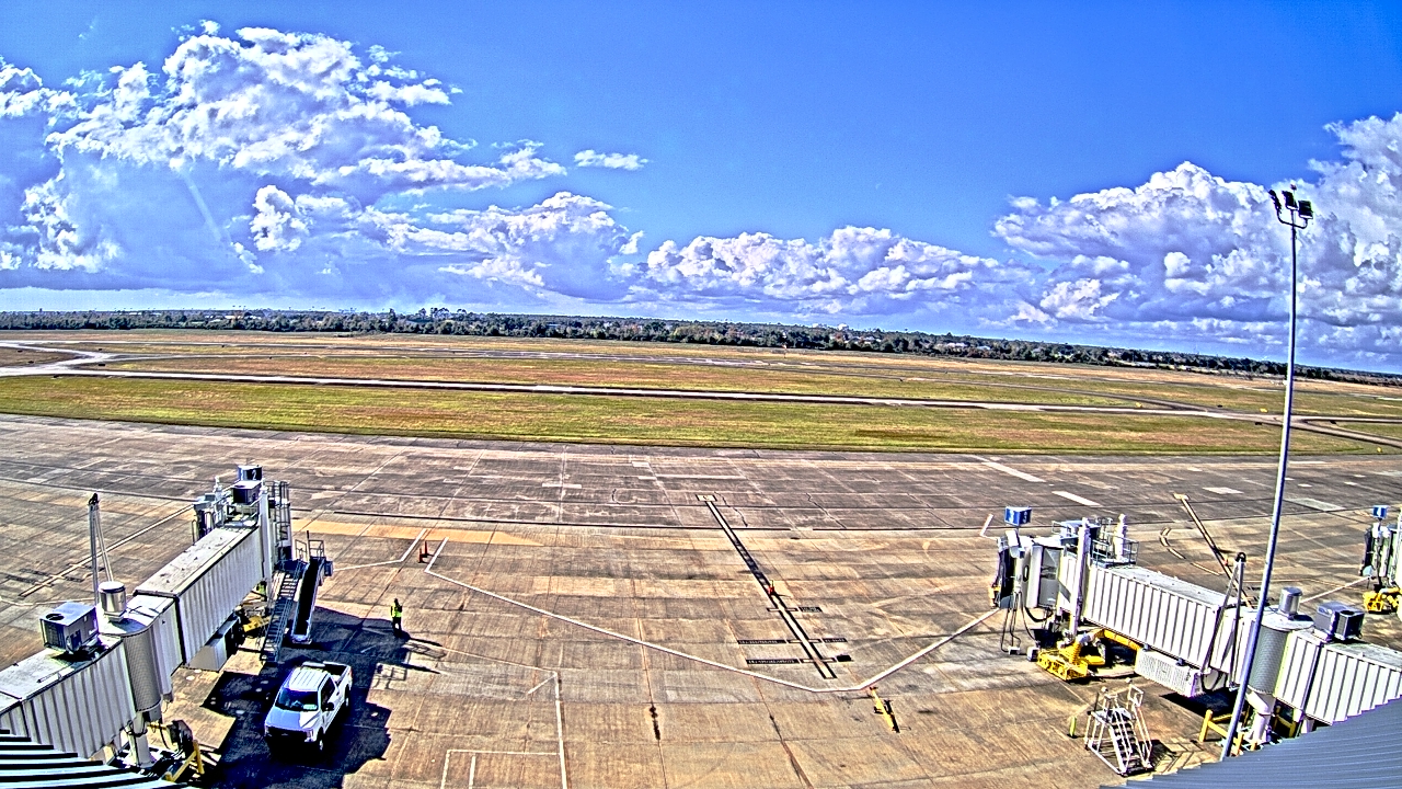 Thumbnail for current weather camera view from Lake Charles Rgnl Arpt terminal bldg in Lake Charles, Louisiana