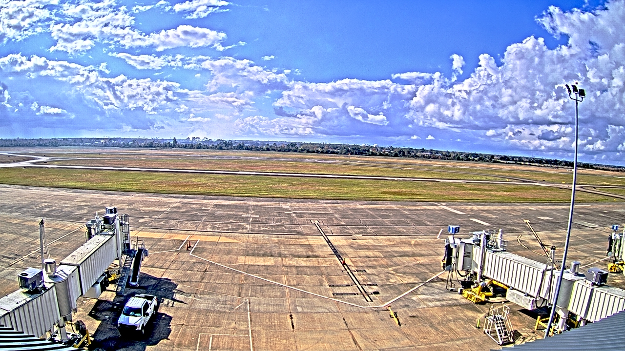 Thumbnail for current weather camera view from Lake Charles Rgnl Arpt terminal bldg in Lake Charles, Louisiana
