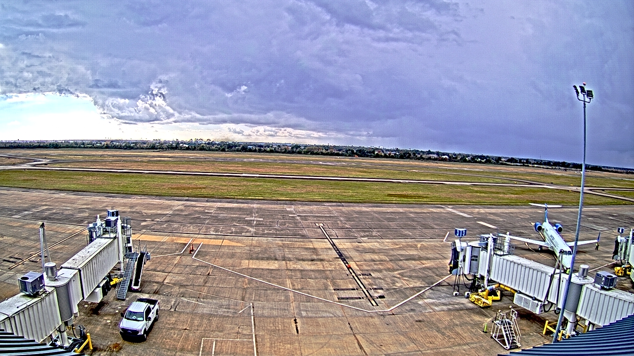 Thumbnail for current weather camera view from Lake Charles Rgnl Arpt terminal bldg in Lake Charles, Louisiana