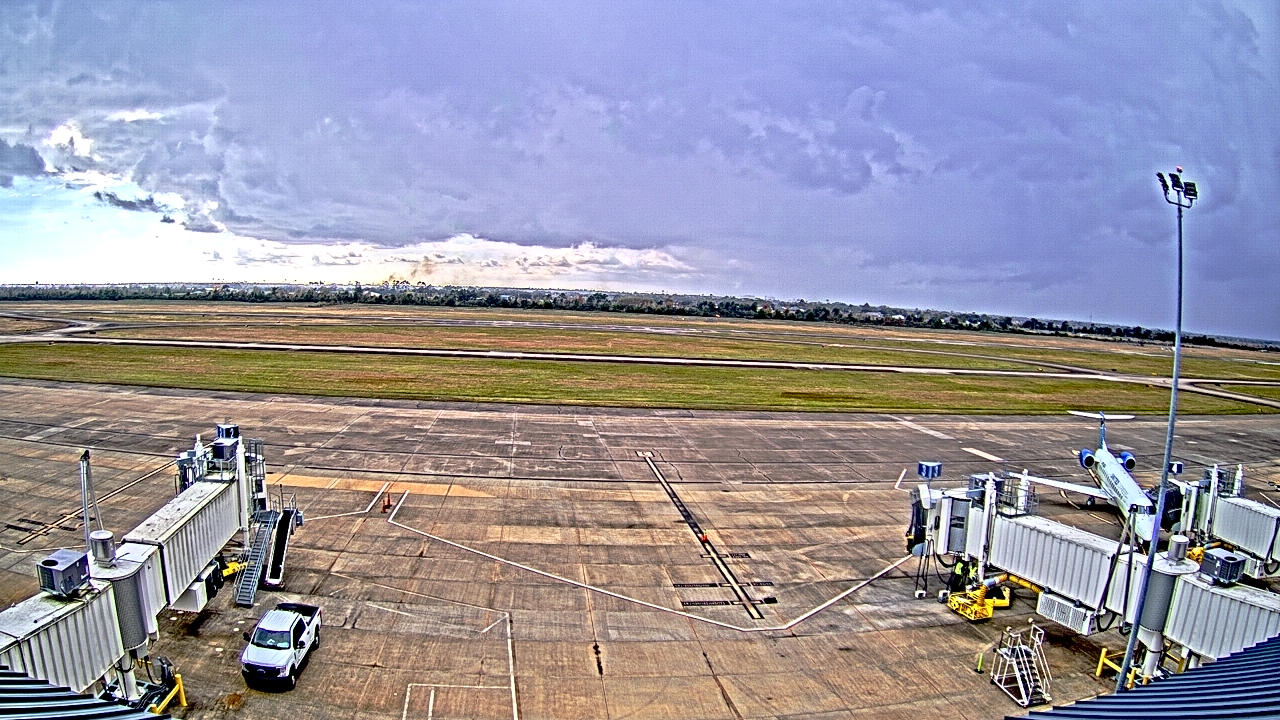 Thumbnail for current weather camera view from Lake Charles Rgnl Arpt terminal bldg in Lake Charles, Louisiana