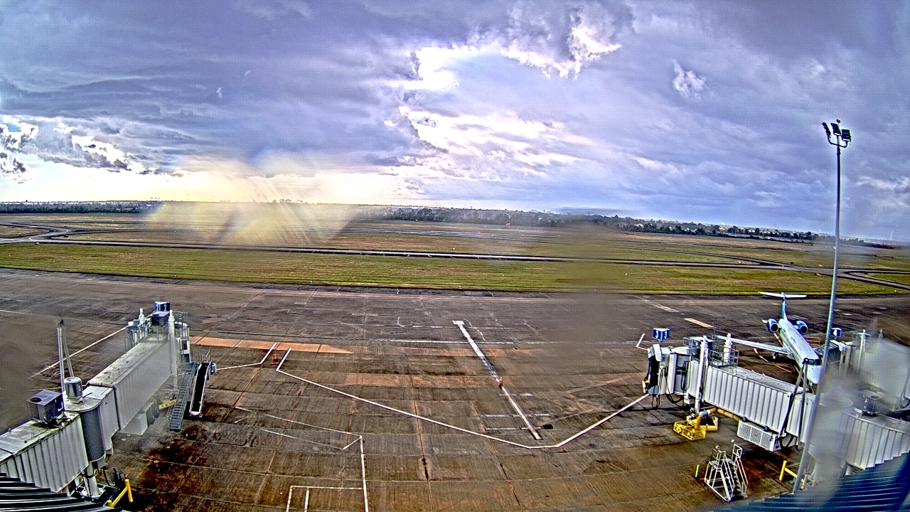 Thumbnail for current weather camera view from Lake Charles Rgnl Arpt terminal bldg in Lake Charles, Louisiana