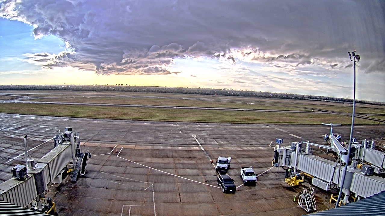 Thumbnail for current weather camera view from Lake Charles Rgnl Arpt terminal bldg in Lake Charles, Louisiana