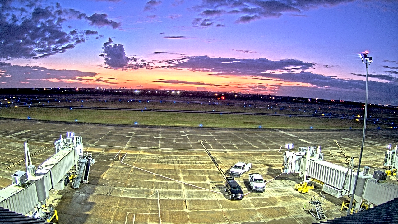 Thumbnail for current weather camera view from Lake Charles Rgnl Arpt terminal bldg in Lake Charles, Louisiana