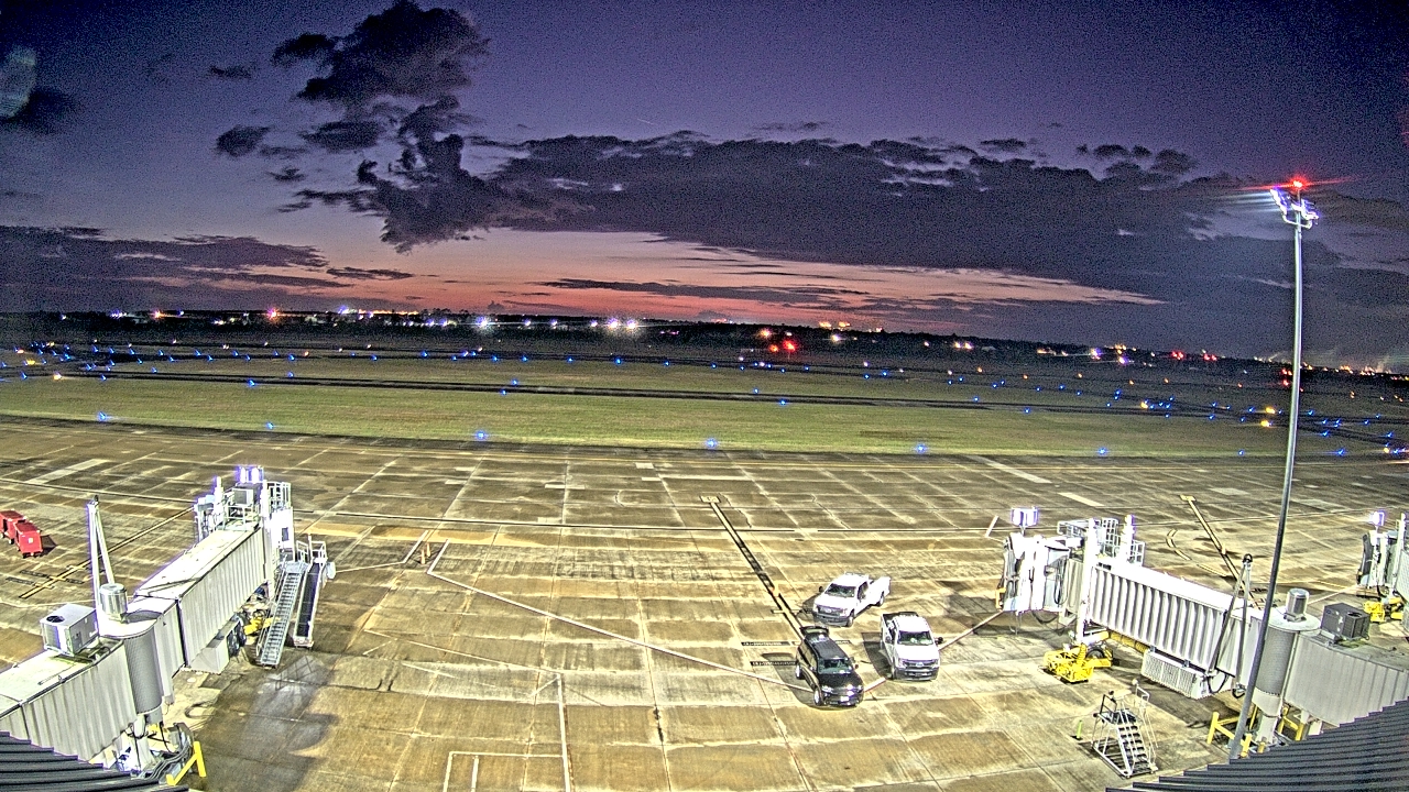 Thumbnail for current weather camera view from Lake Charles Rgnl Arpt terminal bldg in Lake Charles, Louisiana