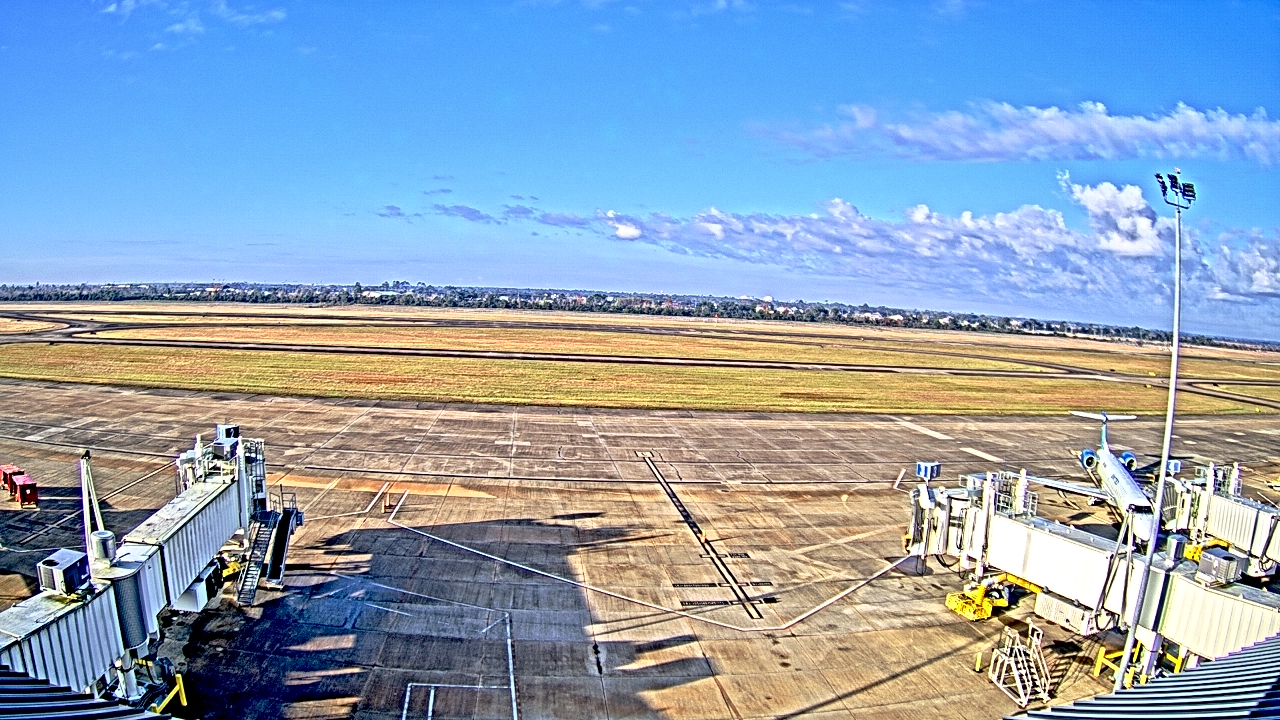 Thumbnail for current weather camera view from Lake Charles Rgnl Arpt terminal bldg in Lake Charles, Louisiana