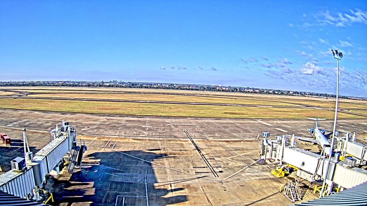 Thumbnail for current weather camera view from Lake Charles Rgnl Arpt terminal bldg in Lake Charles, Louisiana