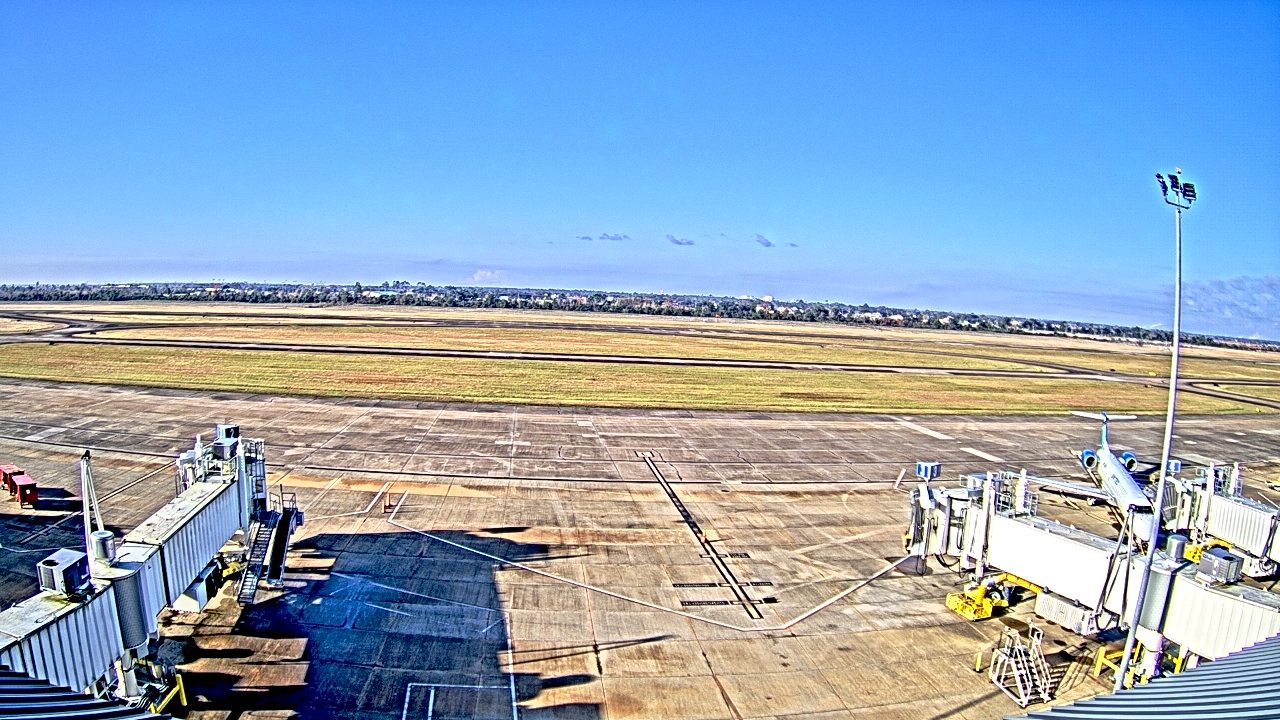 Thumbnail for current weather camera view from Lake Charles Rgnl Arpt terminal bldg in Lake Charles, Louisiana