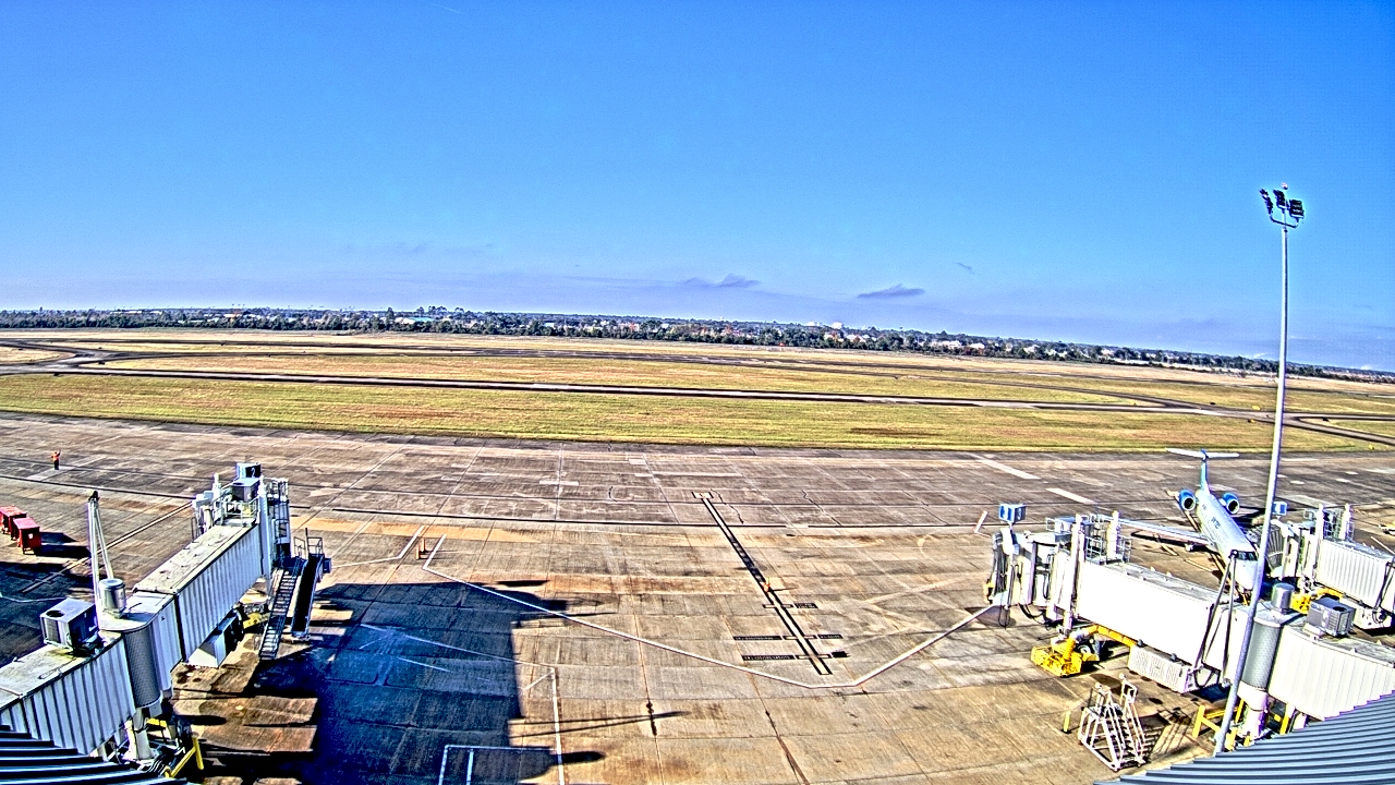 Thumbnail for current weather camera view from Lake Charles Rgnl Arpt terminal bldg in Lake Charles, Louisiana