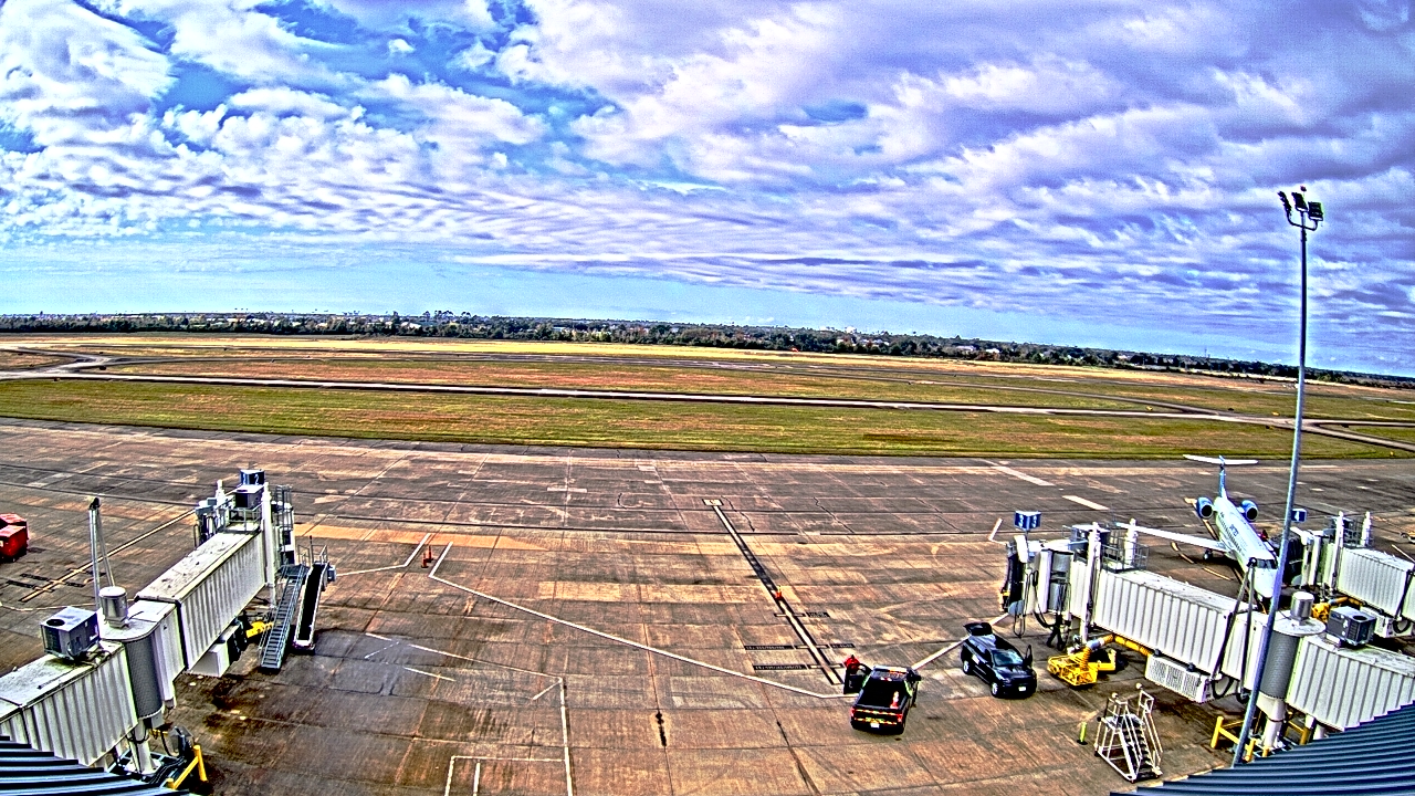 Thumbnail for current weather camera view from Lake Charles Rgnl Arpt terminal bldg in Lake Charles, Louisiana