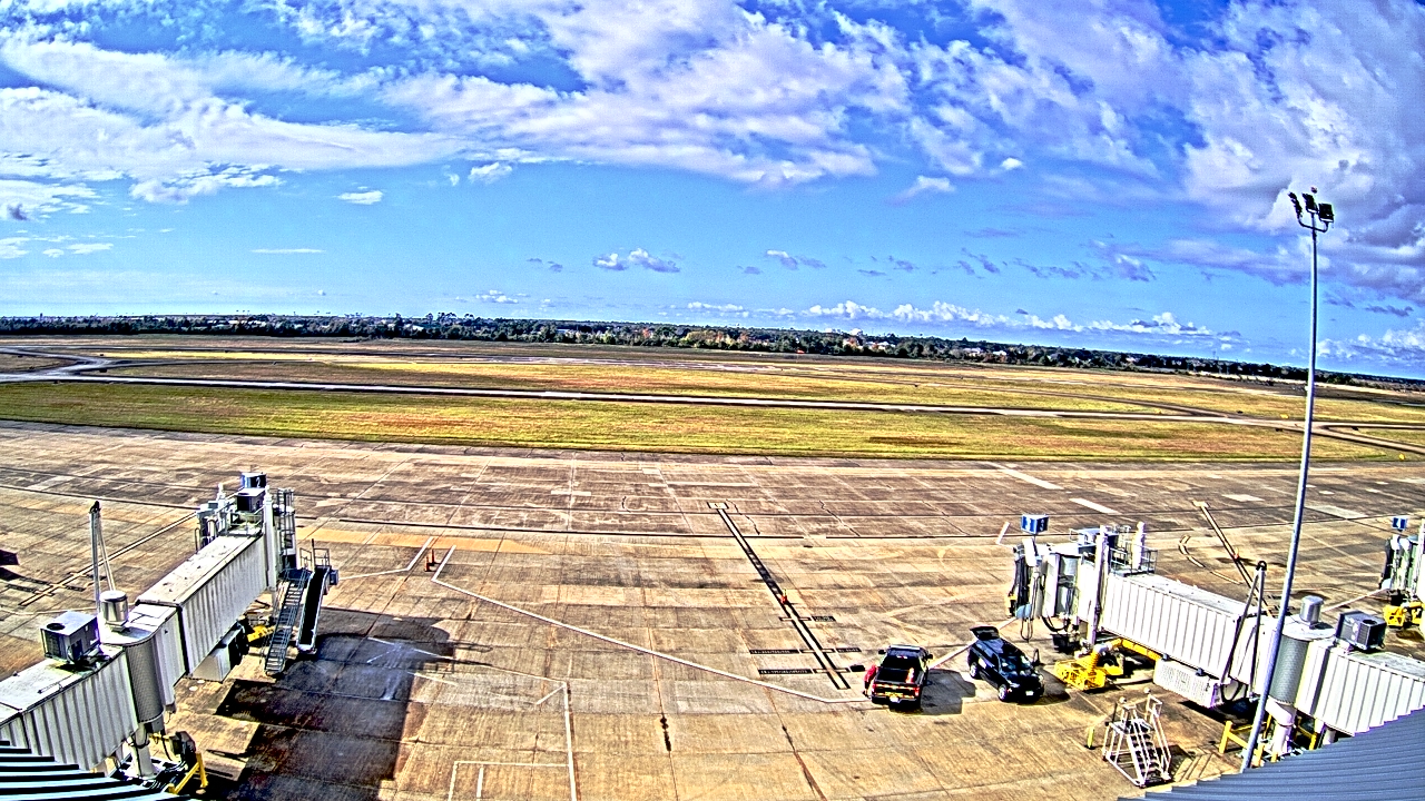 Thumbnail for current weather camera view from Lake Charles Rgnl Arpt terminal bldg in Lake Charles, Louisiana
