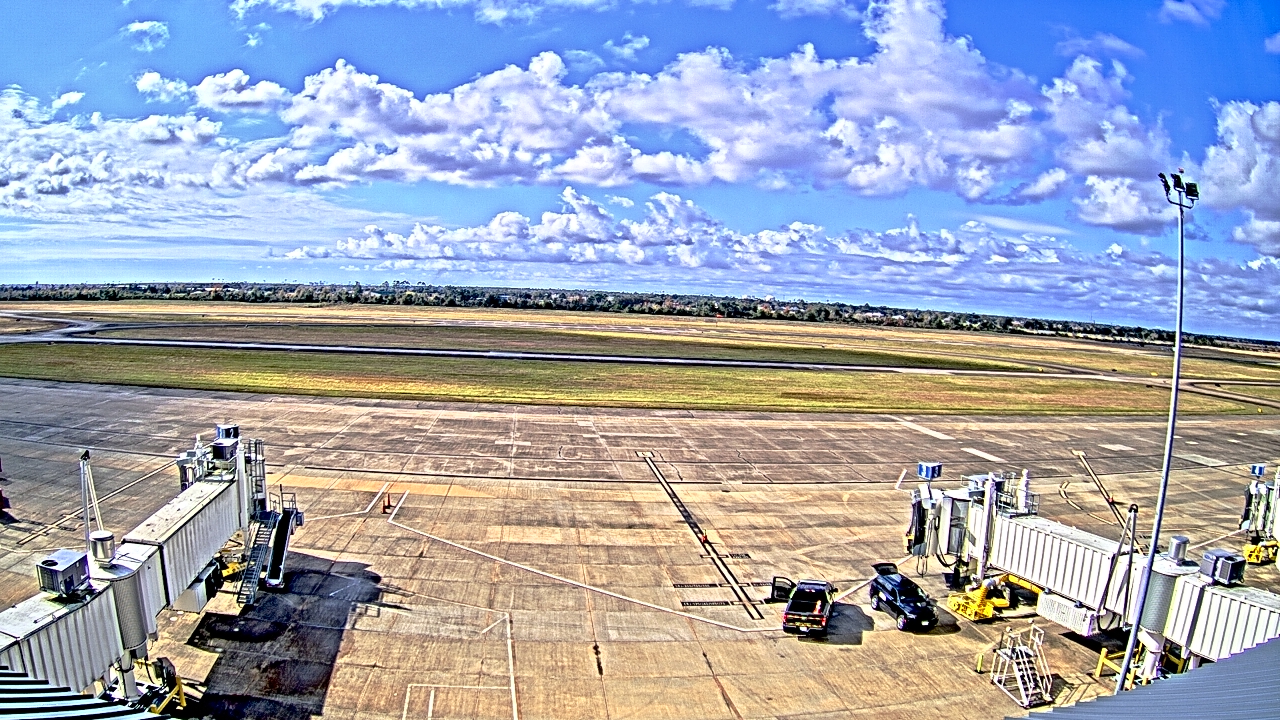 Thumbnail for current weather camera view from Lake Charles Rgnl Arpt terminal bldg in Lake Charles, Louisiana