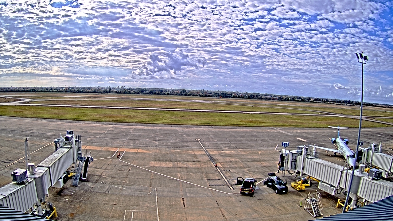 Thumbnail for current weather camera view from Lake Charles Rgnl Arpt terminal bldg in Lake Charles, Louisiana