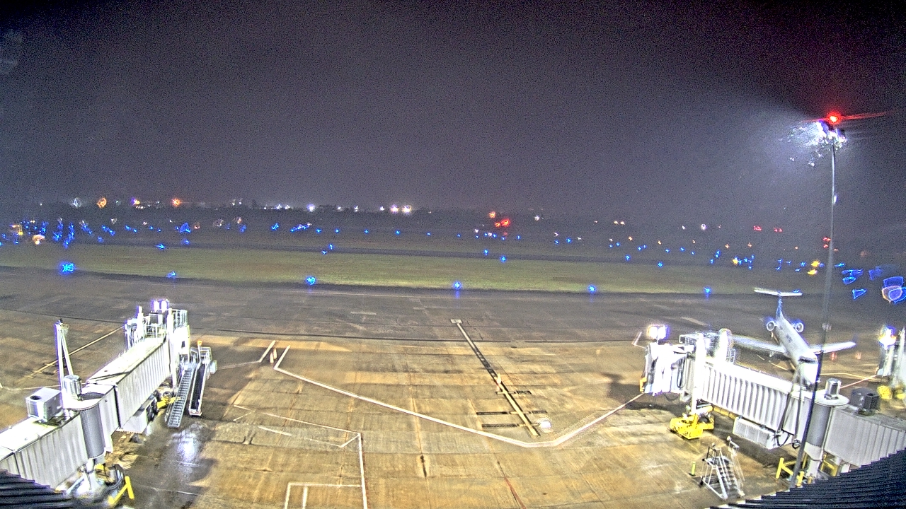 Thumbnail for current weather camera view from Lake Charles Rgnl Arpt terminal bldg in Lake Charles, Louisiana