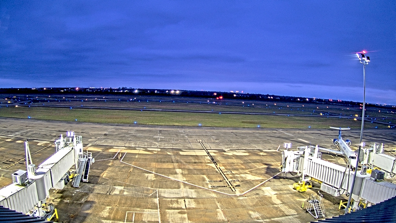 Thumbnail for current weather camera view from Lake Charles Rgnl Arpt terminal bldg in Lake Charles, Louisiana