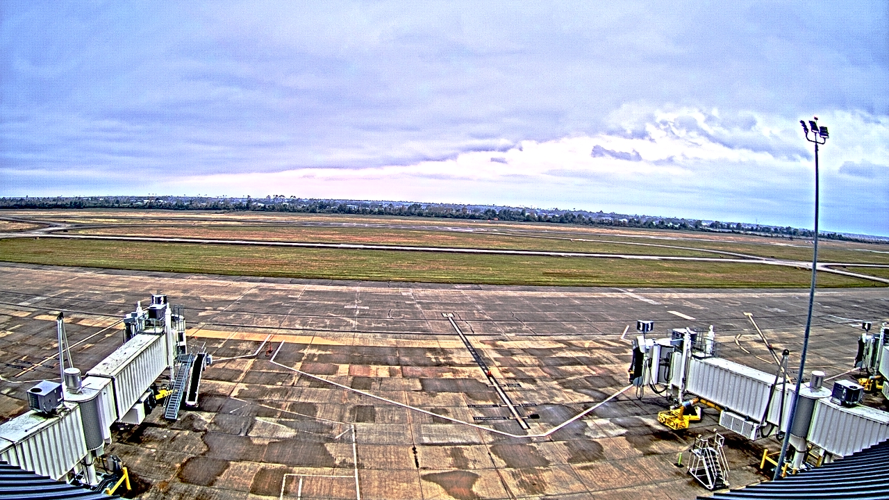 Thumbnail for current weather camera view from Lake Charles Rgnl Arpt terminal bldg in Lake Charles, Louisiana