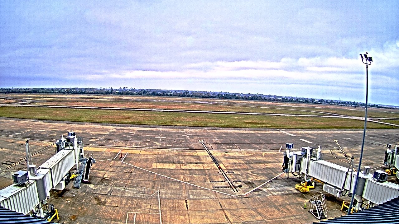 Thumbnail for current weather camera view from Lake Charles Rgnl Arpt terminal bldg in Lake Charles, Louisiana