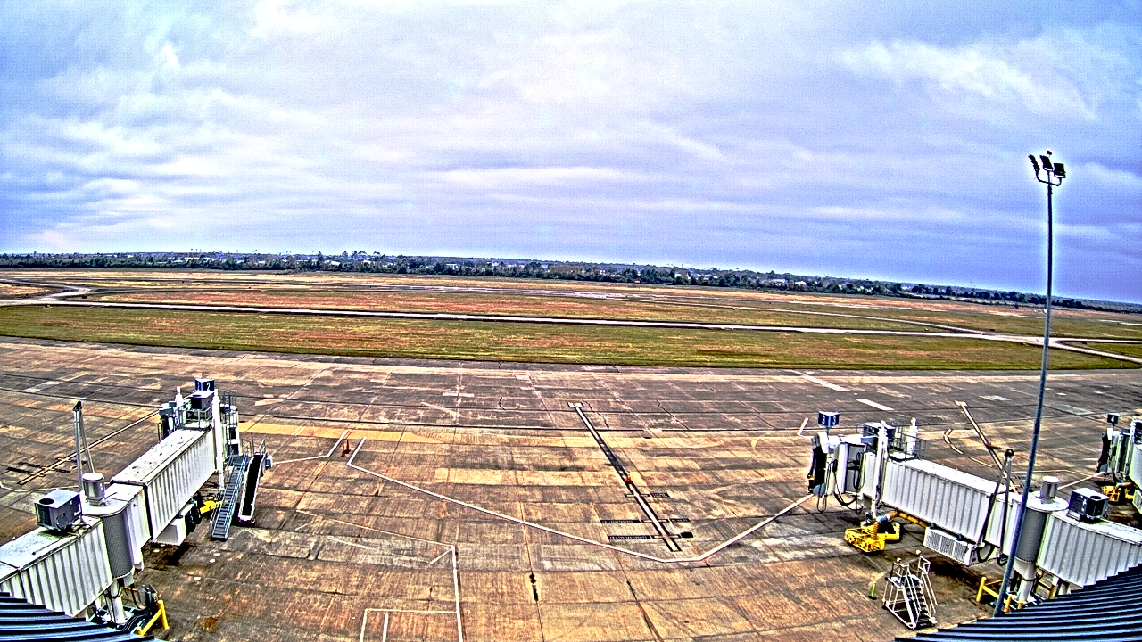 Thumbnail for current weather camera view from Lake Charles Rgnl Arpt terminal bldg in Lake Charles, Louisiana