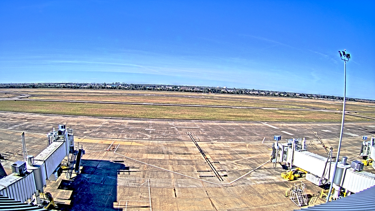 Thumbnail for current weather camera view from Lake Charles Rgnl Arpt terminal bldg in Lake Charles, Louisiana