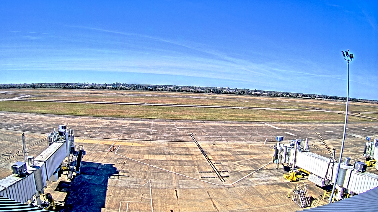 Thumbnail for current weather camera view from Lake Charles Rgnl Arpt terminal bldg in Lake Charles, Louisiana