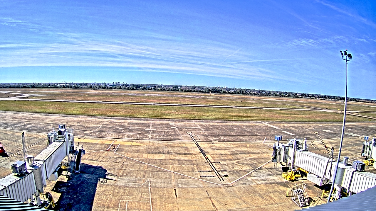 Thumbnail for current weather camera view from Lake Charles Rgnl Arpt terminal bldg in Lake Charles, Louisiana