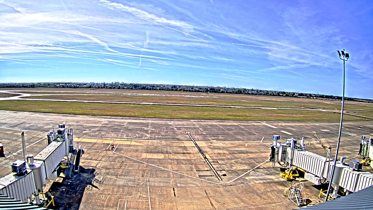 Thumbnail for current weather camera view from Lake Charles Rgnl Arpt terminal bldg in Lake Charles, Louisiana