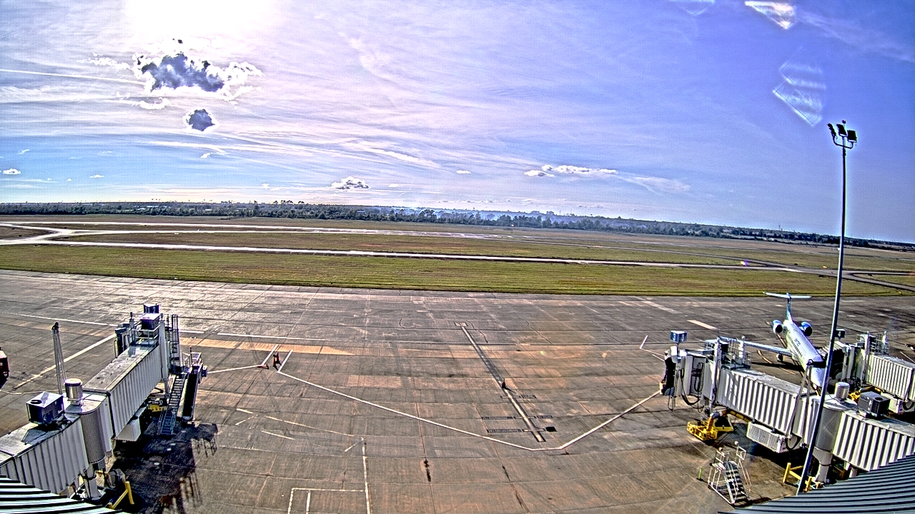 Thumbnail for current weather camera view from Lake Charles Rgnl Arpt terminal bldg in Lake Charles, Louisiana