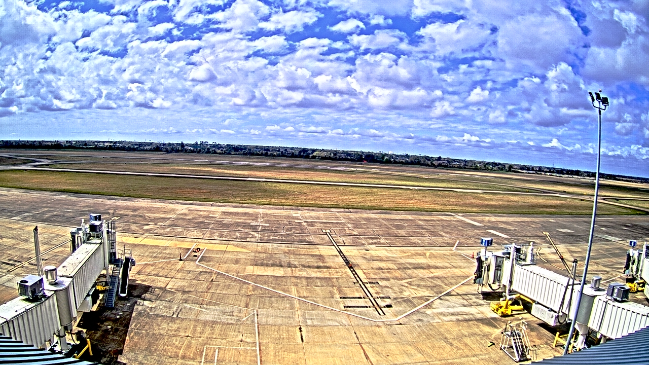 Thumbnail for current weather camera view from Lake Charles Rgnl Arpt terminal bldg in Lake Charles, Louisiana