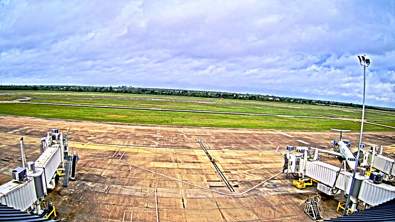 Thumbnail for current weather camera view from Lake Charles Rgnl Arpt terminal bldg in Lake Charles, Louisiana