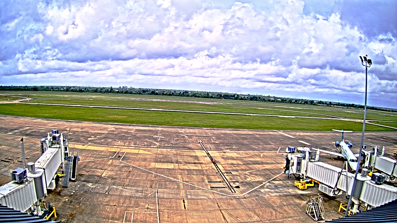Thumbnail for current weather camera view from Lake Charles Rgnl Arpt terminal bldg in Lake Charles, Louisiana
