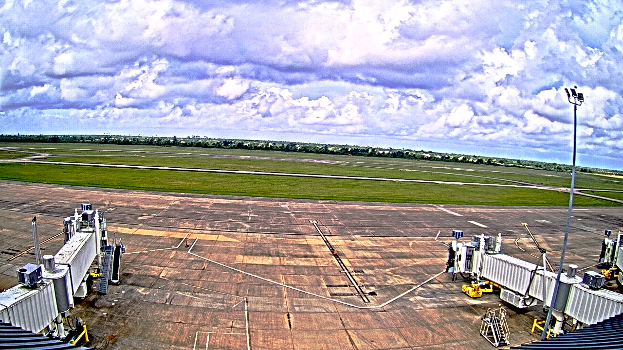 Thumbnail for current weather camera view from Lake Charles Rgnl Arpt terminal bldg in Lake Charles, Louisiana