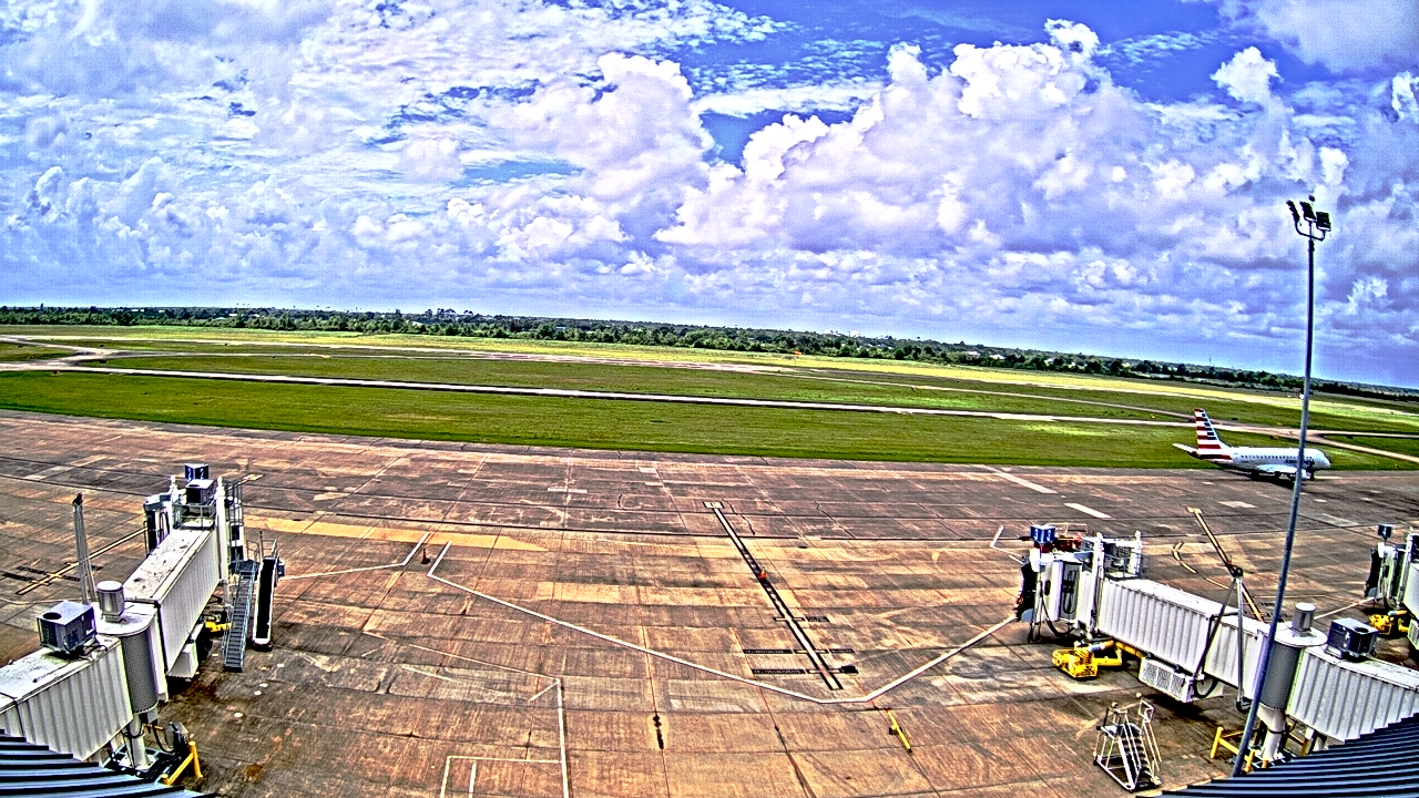 Thumbnail for current weather camera view from Lake Charles Rgnl Arpt terminal bldg in Lake Charles, Louisiana