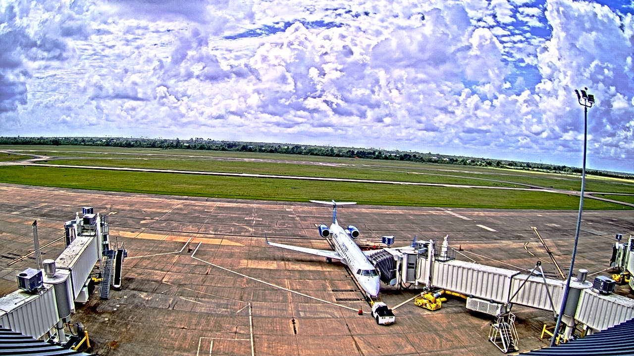 Thumbnail for current weather camera view from Lake Charles Rgnl Arpt terminal bldg in Lake Charles, Louisiana