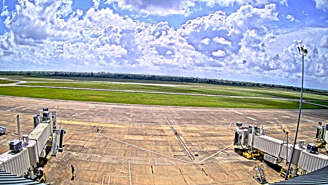 Thumbnail for current weather camera view from Lake Charles Rgnl Arpt terminal bldg in Lake Charles, Louisiana