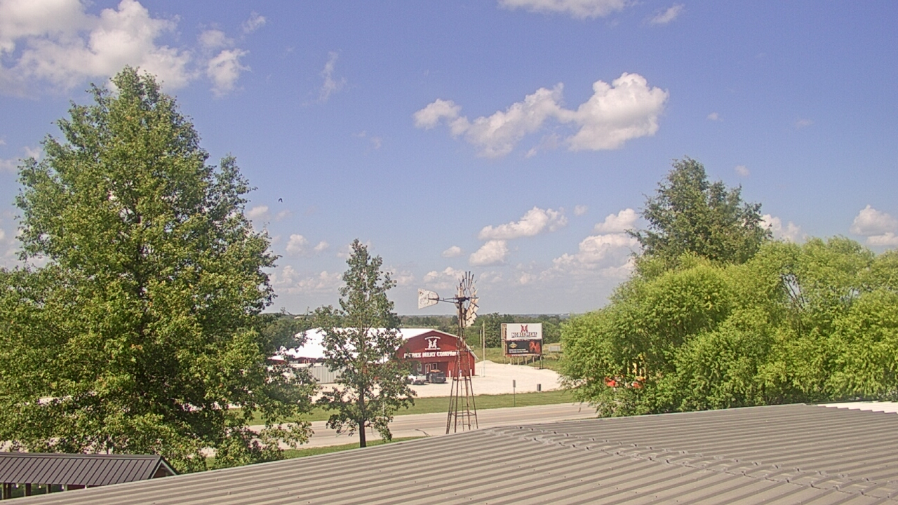 Thumbnail for current weather camera view from Amish Country Store in Lamoni, Iowa