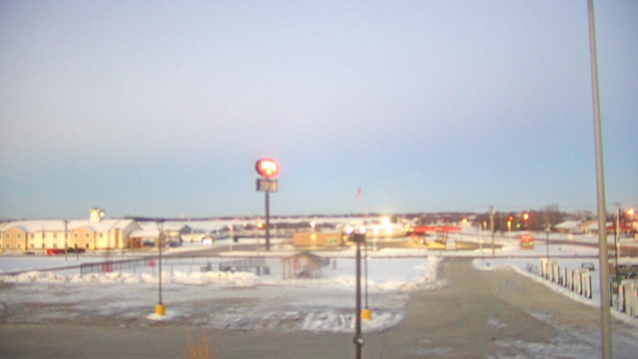 Thumbnail for current weather camera view from Amish Country Store in Lamoni, Iowa