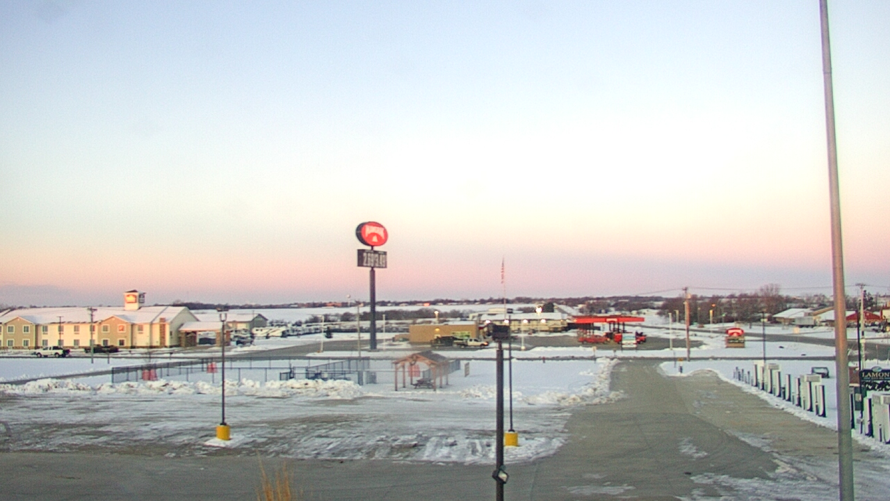 Thumbnail for current weather camera view from Amish Country Store in Lamoni, Iowa