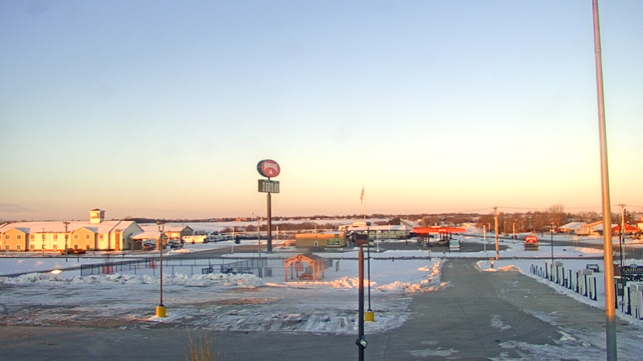 Thumbnail for current weather camera view from Amish Country Store in Lamoni, Iowa